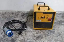 VOLTAGE CHARGER