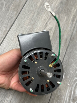STUD MOUNT