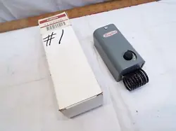DAYTON LINE VOLT MECHANICAL TSTAT HEATING VENTILATION CONTROL 2E206 THERMOSTAT B