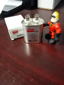 CAPACITOR 370VAC LOT