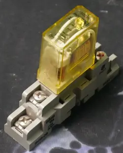 IDEC RH1B-U
