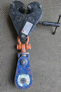 SWIVEL SHACKLE+