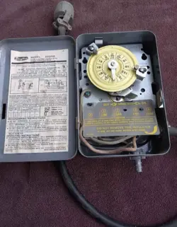 SWITCH WITH ADJUSTABLE