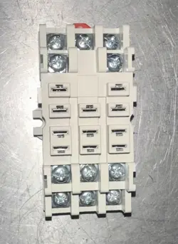 NEW - DAYTON 5X853M RELAY BASE 