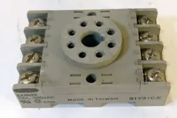 1 USED DAYTON 5X852E 10A 300VAC RELAY SOCKET ***MAKE OFFER***