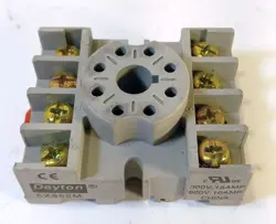 1 USED DAYTON 5X852M RELAY SOCKET ***MAKE OFFER***
