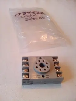 5X852E SOCKET 10A