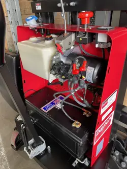 POWERED-LIFT/MANUAL-PUSH STRADDLE STACKER