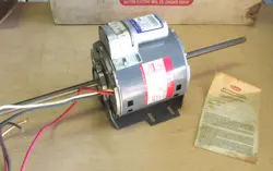* NIB .. DAYTON AIR CONDITION BLOWER MOTOR 1075RPM, 1/2HP MODEL 3M942 .. VY-200