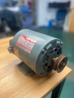 DAYTON (2N879L) ELECTRIC MOTOR - 3 PHASE - 1/3 HP - 1140 RPM