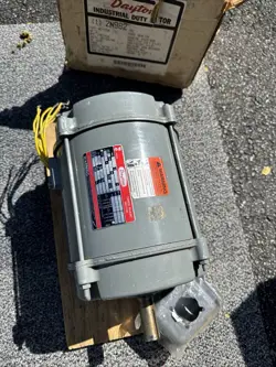 100% LIFE LEFT DAYTON 2N982H INDUSTRIAL MOTOR, SHIPS RE-BOXED