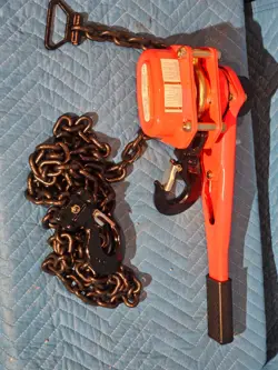 NEW DAYTON 4ZX47 LEVER CHAIN HOIST, 3000 LB. LOAD CAPACITY, 10 FT. (S1G6)