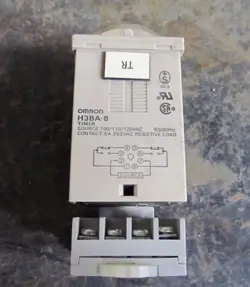 OMRON H3BA-8 TIMING RELAY WITH DAYTON SOCKET BASE 5X852F