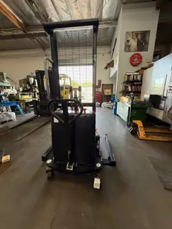 STRADDLE STACKER #7666