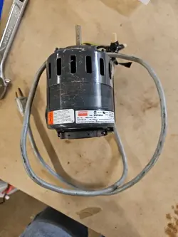 U8 115V 3.3A