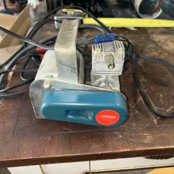 DAYTON ELECTRIC  SPEEDAIRE  AIR COMPRESSOR  MODEL: 2Z880A