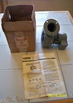 DAYTON SHADED POLE BLOWER 115 V MOTOR WITH THERMAL PROTECTION IN BOX NOS