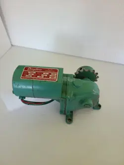 DAYTON AC•DC GEARMOTOR , MODEL # 4K869 1/15 HP, 115V,  LEFT
