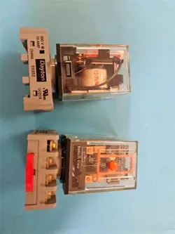LOT OF 2 OMRON MK2PN-S RELAY 8-PIN WITH DAYTON SOCKET BASE 5X852 300V 10A