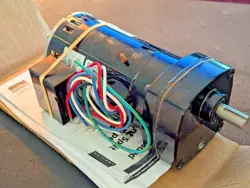 NEW DAYTON SINGLE PHASE 1/10 HP GEAR MOTOR / 2H600B  115 VOLT  49:1 RATIO