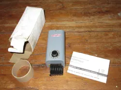 DAYTON 2E207 HEATING VENTILATION CONTROL 2 STAGE SPDT 30/110°F NOS