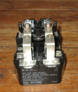 DAYTON 3X748E POWER RELAY 2 H/P 30 AMP 240 VOLT NOS