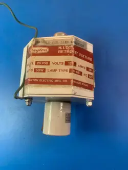 DAYTON H.I.D. RETROFIT FIXTURE LAMPHOLDER FITTING MODEL# 2V708 50 WATTS 120 V