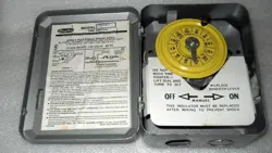 DAYTON 2E021 TIME SWITCH