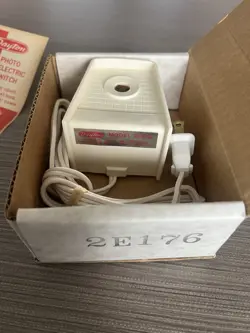 NEW - DAYTON PHOTO ELECTRIC SWITCH 2E176 120V 60HZ 300W