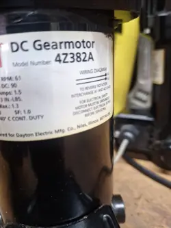 DAYTON  #4Z382A  DC GEARMOTOR (1/8HP, 90V, 1.5A, 61 RPM, 30:1 RATIO)  S41