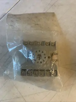 NEW DAYTON  6X156E  SOCKET BASE 10AMP  (WYZ)