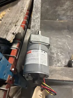 NEW NO BOX DAYTON 4Z064A GEARMOTOR MOTOR 1/25 HP. 115V 30-TORQUE  95-RPM.