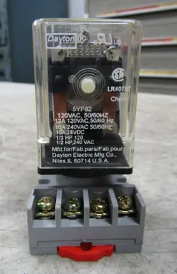 💥DAYTON 8-PIN PLUG IN RELAY 120 VAC 5YP82 W/ BASE 5X852M