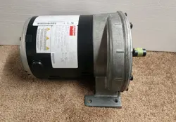 NEW DAYTON 1LPU5 115VAC PARALLEL SHAFT GEARMOTOR 800 IN/LB TORQUE 800 RPM