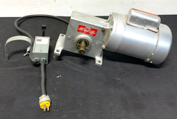 LEESON DAYTON 111639.00 8Z204A ELECTRIC MOTOR REDUCER 3/4HP 60:1 RATIO 42A