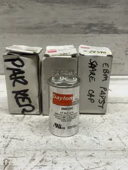 LOT OF 3 DAYTON 2MEC6C RUN CAPACITOR 17.5 MFD, 370V, ROUND NEW