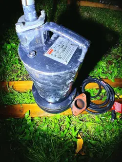 DAYTON SEWAGE EJECTOR PUMP, 20FT, 1HP, SINGLE, 240VAC. MODEL NUM. 4HU83