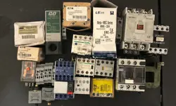 LOT OF MISCELLANEOUS ELECTRICAL CONTACTORS AND ELECTRICAL PRODUCTS INDUSTRIAL