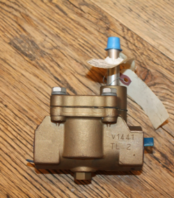 DAYTON SOLENOID VALVE BODY: 2-WAY, NORMALLY CLOSED, 1 IN PIPE SIZE 2A200