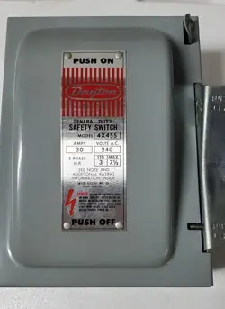 240VAC 30A 3PH FUSIBLE DISCONNECT,DAYTON MODEL 4X455 GENERAL DUTY SAFETY SWITCH