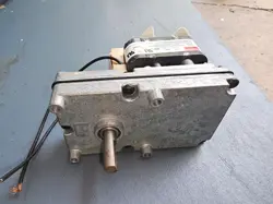 25MM67 DAYTON 6Z906A MOTOR, 115VAC 4RPM 1/90HP, NO SIGNS OF USE, TESTS GOOD, EXC