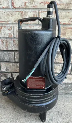 PUMP: 220V AC
