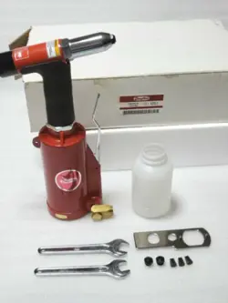 PNEUMATIC RIVETER