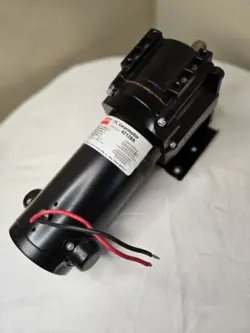 DAYTON 4Z128A DC GEARMOTOR, 1/8HP, 90VDC, 43LBS TORQUE, RATIO 11:1, 1.5A
