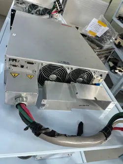 RF GENERATOR / ADVANCED ENERGY / PDX 8000