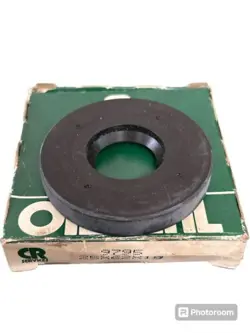 CHICAGO RAWHIDE 9795 OIL SEAL  NEW