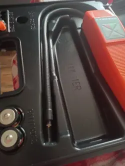 LEAK DETECTOR