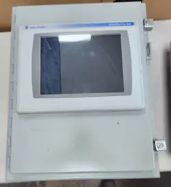 😎 ALLEN BRADLEY ENCLOSED PANELVIEW PLUS 1000 24 VDC 2711P-RDT10C/B  2711P-RP1