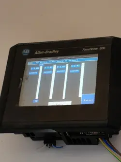 ALLEN-BRADLEY 2711-T6C8L1 SER.