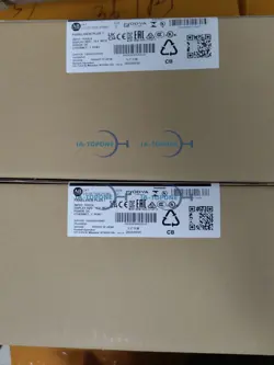 1PC NEW ALLEN BRADLEY 2711P-T10C21D8S IN BOX ONE-YEAR WARRANTY